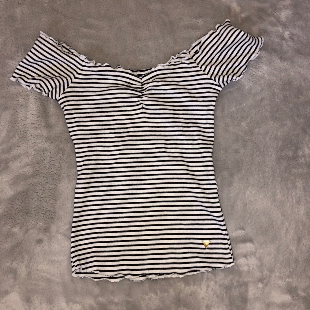 Guess off the shoulder tee